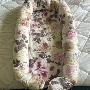 Custom-made baby nest. Brand new, never used.